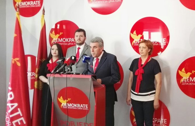 Ocijeniti ustavnost Zakona na osnovu kojeg su majkama ukinute naknade