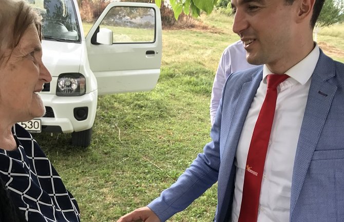 Demokrate: U selu Petine ljudi prepušteni sami sebi