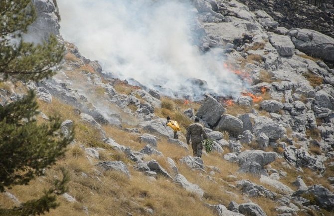 Širom CG i danas bukte  požari: Najteža situacija na Lovćenu
