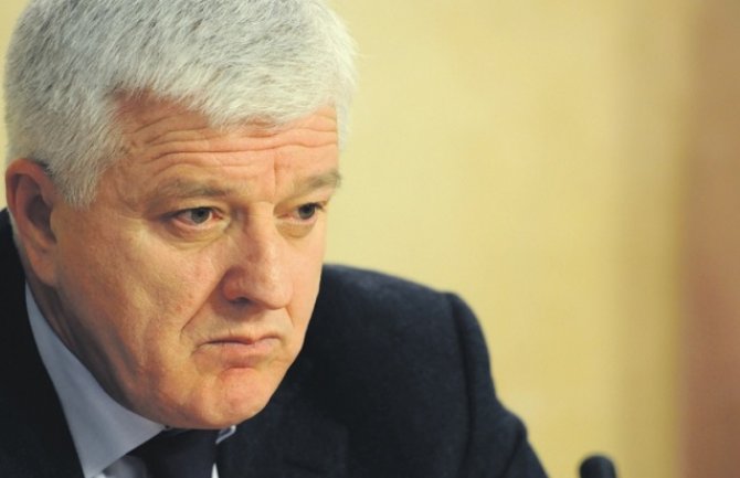 Reagovao premijer: Ne udarajte na familiju, ne nasrćite na porodični mir!