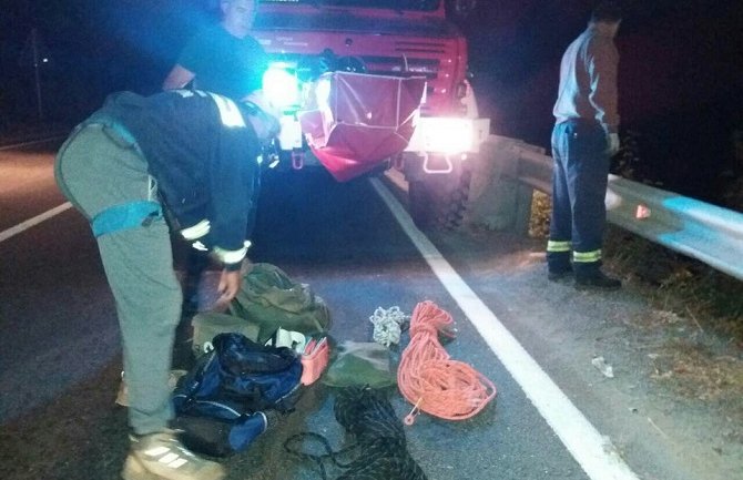 Beograđanin izašao iz autobusa pa upao u provaliju duboku 70 metara