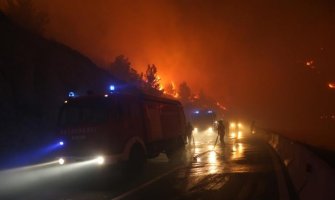 Stotine vatrogasaca gasilo požare kod Zadra i Šibenika