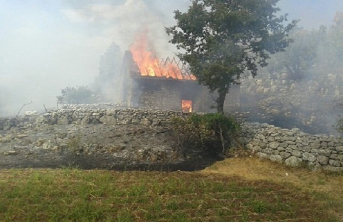 Požar ugrozio kuće u više nikšićkih sela