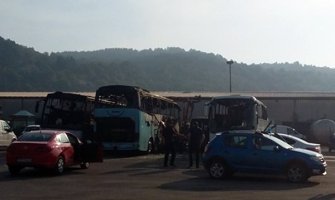 Nikšić: Izgorela tri autobusa i kombi