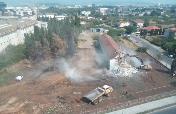 Počelo rušenje bivšeg Duvanskog kombinata