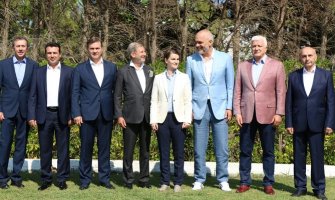 Edi Rama ne odustaje od patika(FOTO)