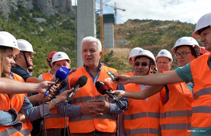 Marković o stanju na aerodromima: Zastiđe Crne Gore
