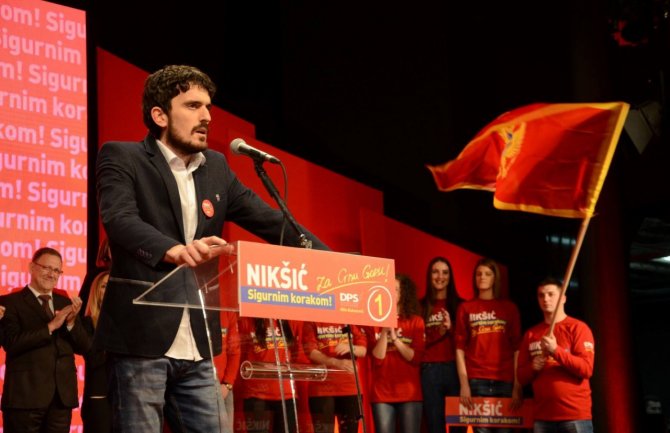 Burić poručio Abazoviću: Oglasi se o Medojevićevom šovinizmu