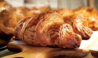 Od oktobra novi meni za đačke užine: Peciva, voće i povrće