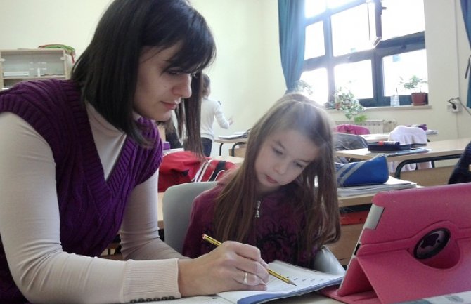 Asistentima veće plate, imaće ugovor o radu na određeno