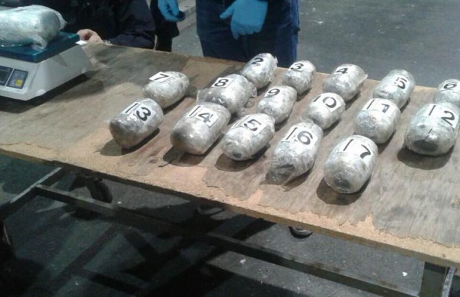 Uhapšen policajac, u autu mu pronađeno 20 kg marihuane