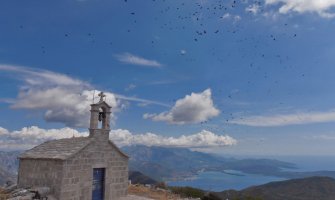 Najljepši pogled na Boku: Posjetite crkvu i vidikovac Sv. Ilije na Sniježnici (FOTO)