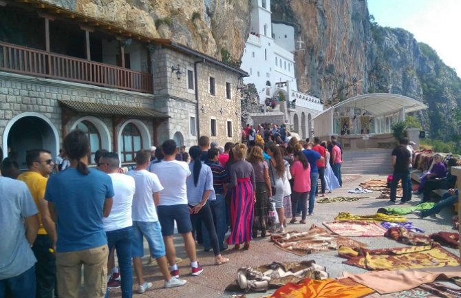 Hodočašće Ostrogu ne jenjava, Sv. Vasiliju na poklonjenje dolaze svi