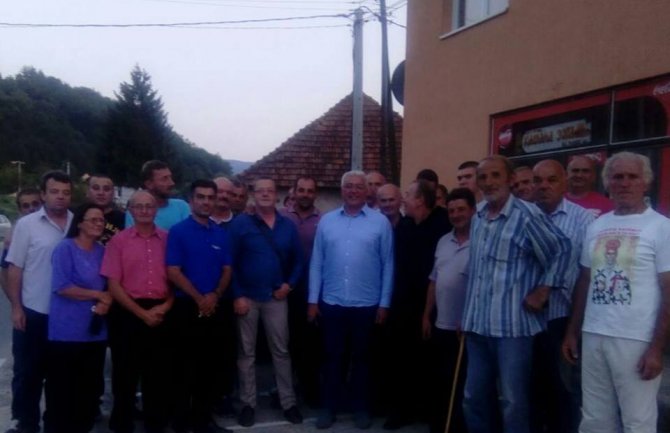 Mandić posjetio Zaton: Ostatak opozicije da prihvati poziv DF-a, a ne Markovića