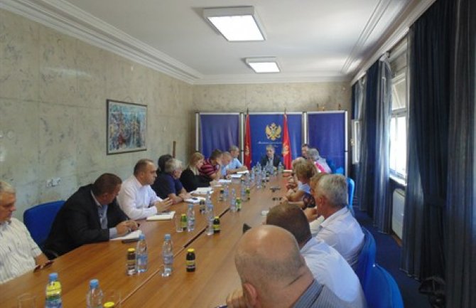 Nuhodžić: Puno poštovanje vatrogascima za preduzete napore u borbi protiv požara