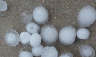 U Nikšiću pao grad veličine lješnika