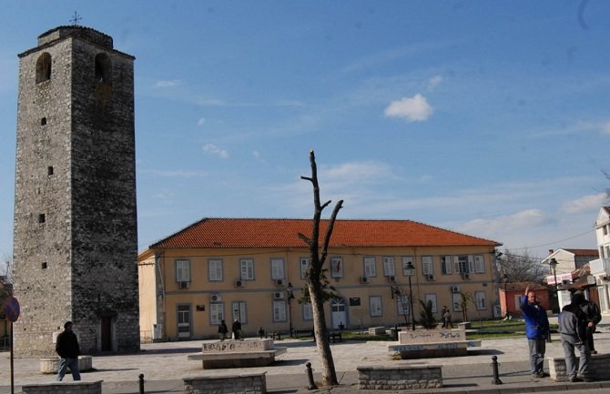 Anketa RTCG: Ubjedljiva većina protiv vraćanja krsta na Sahat-kulu u Podgorici