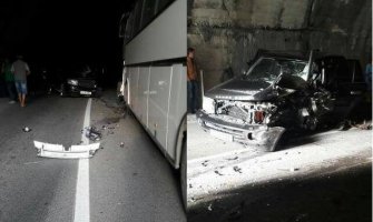 Udes kod Sutomora: Preticao u tunelu pa udario u autobus