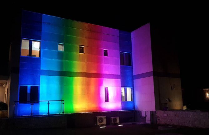 Podgorica: Američka ambasada u duginim bojama