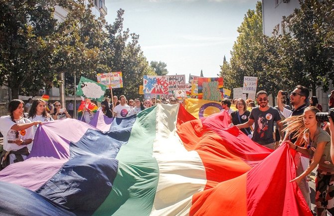 Parada u Crnoj Gori – šetnja bez smisla