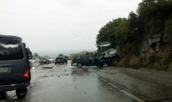 Stravičan udes na putu Bar-Ulcinj, sudar tri automobila