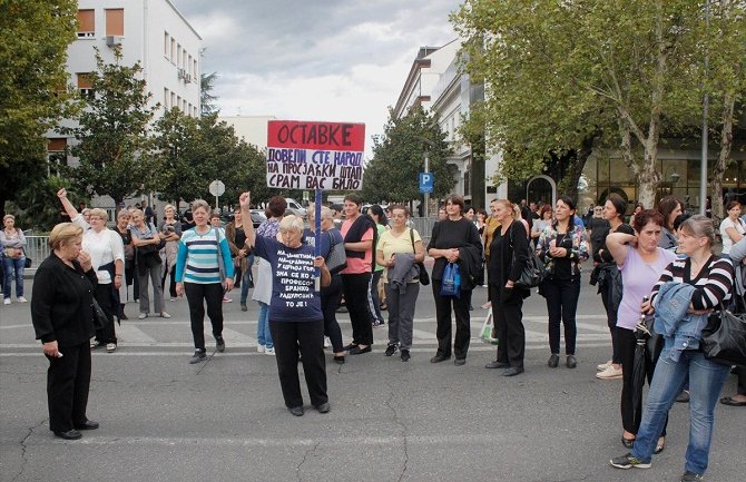  Žene su dovedene u zabludu, majke ne odustaju od borbe za naknade