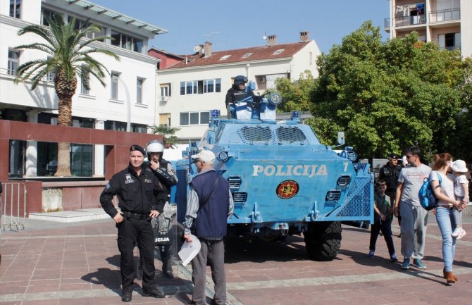 Građani se na Trgu nezavisnosti upoznali sa radom policije(FOTO)
