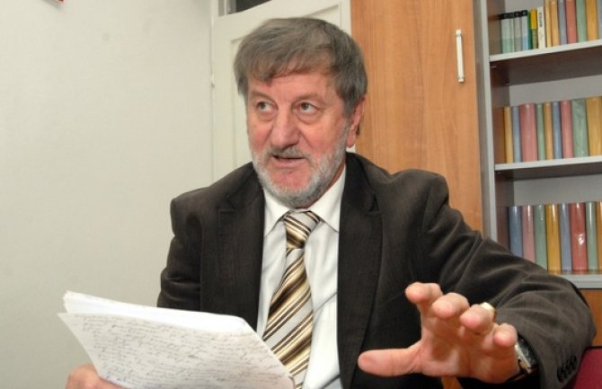 Radonjić: Profesori da brane državu 