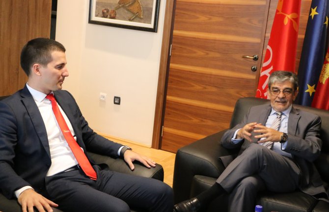 Bečić: Istorijska smjena vlasti skoro izvjesna