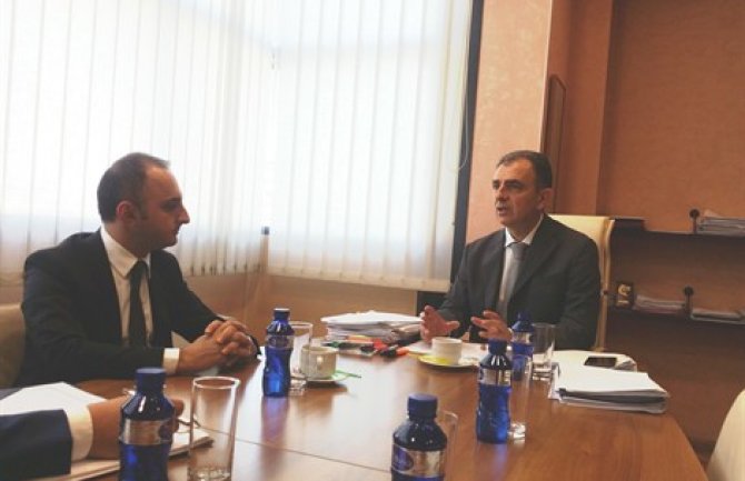 TIKA donira zdravstvenim ustanovama 12 novih EKG aparata