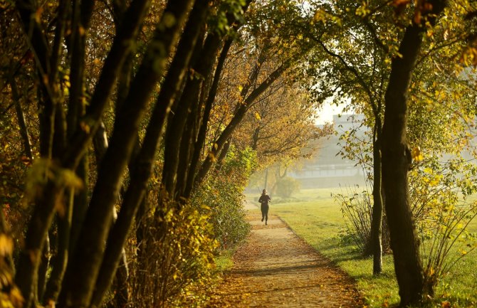 Jesen u Varšavi: Građani uživaju u šetnji i vožnji biciklom(FOTO)