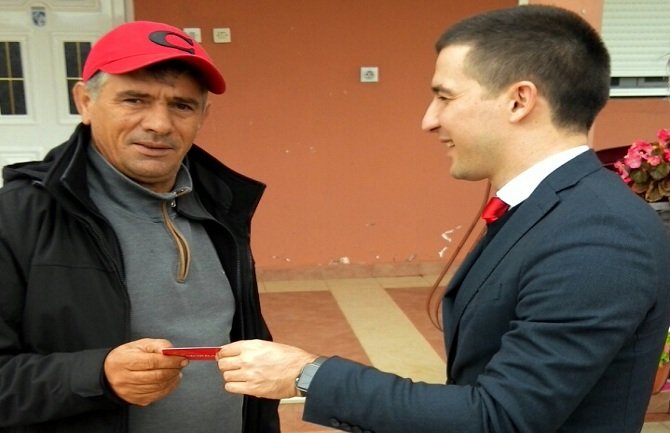 Demokrate: Vlast se bogati na račun građana, interesuju ih samo lični interesi