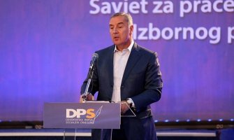 Đukanović poručio da najbolji treba da se bave obrazovanjem