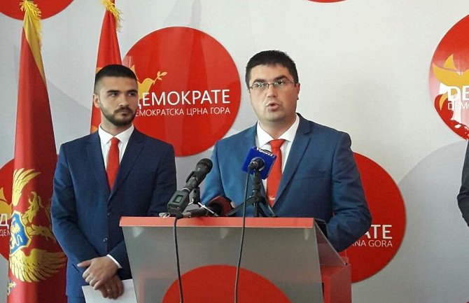 Demokrate: Državni organi nenamjenski rasipali novac građana