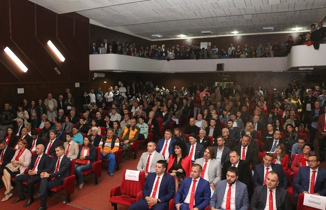 Bečić: Nema nikakve saradnje i sijedanja za isto sto sa Duškom Markovićem