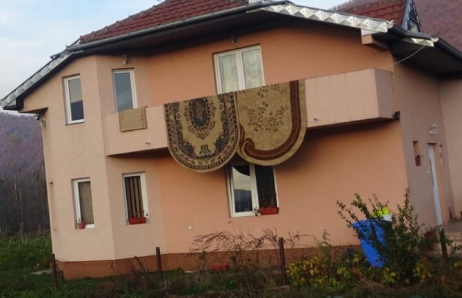 Bijelo Polje: Dječak se igrao pa pao sa terase kuće