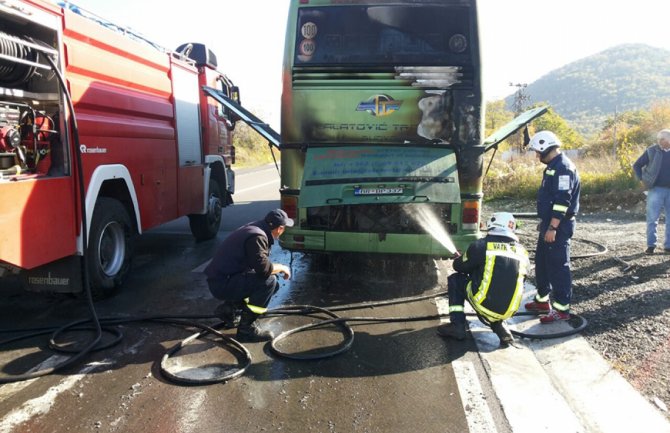 Zapalio se autobus na putu Cetinje-Budva