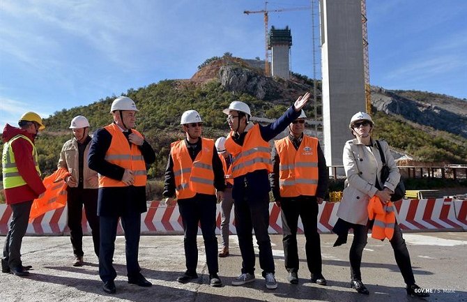 Rad na visokim temeraturama, kazna za firme do 15.000 eura, Kinezi rade po svome