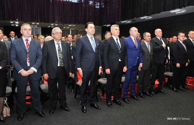 Stanković: Ne bavimo se ni vlašću ni opozicijom