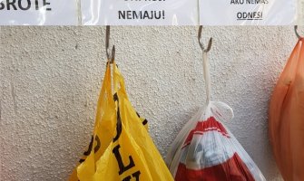 Ako imaš donesi, ako nemaš odnesi: U Podgorici postavljene kuke dobrote