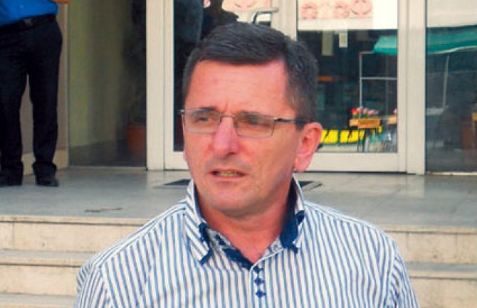 Poslanici koji se svakodnevno kunu u vladavinu prava da sačekaju odluku suda