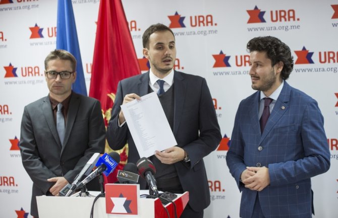 URA poručila Đukanovićima: Da volite Crnu Goru plaćali bi joj porez