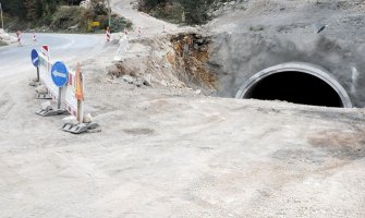 Tunel na Brajićima nekoliko metara niži od saobraćajnice, ukopan ispod puta