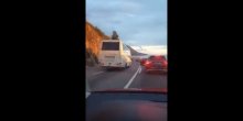 Identifikovan vozač autobusa koji je preticao kolonu vozila u Budvi (VIDEO)