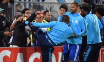 Evri otkaz i suspenzija zbog udaranja navijača