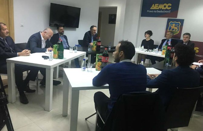 Lekić na sastanku opozicije: Ne isključujemo proteste