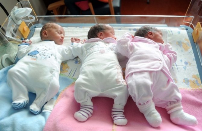 Majka trojki iz Budve: Našoj djeci od rođenja predodređeno da budu niko i ništa