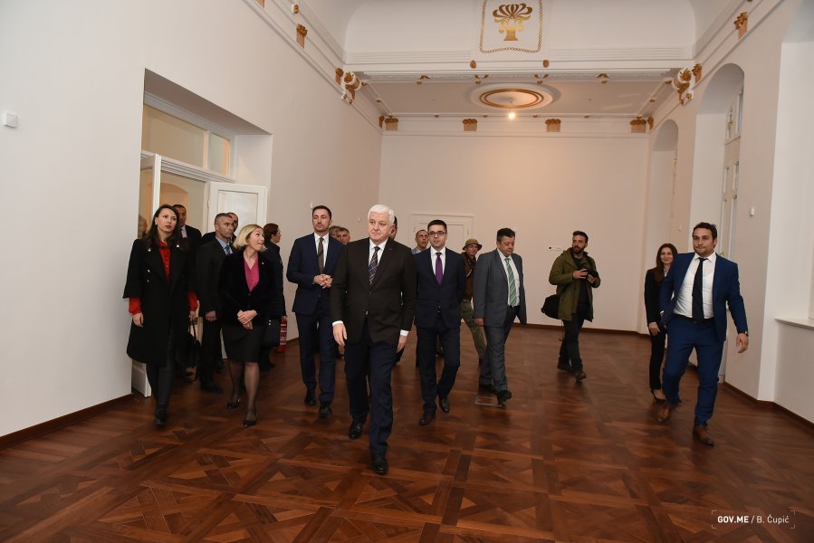 20171117CetinjePVDuskoMarkovicobilazakrekonstruisanogobjektabivsegRuskogposlanstva7