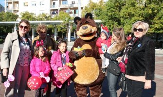 Poslanice DF-a obilježile Međunarodni dan djeteta: Druženje sa mališanima na trgu