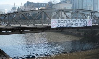 Transparent u Sarajevu: Mladiću, i bez suda mi znamo da si kriv